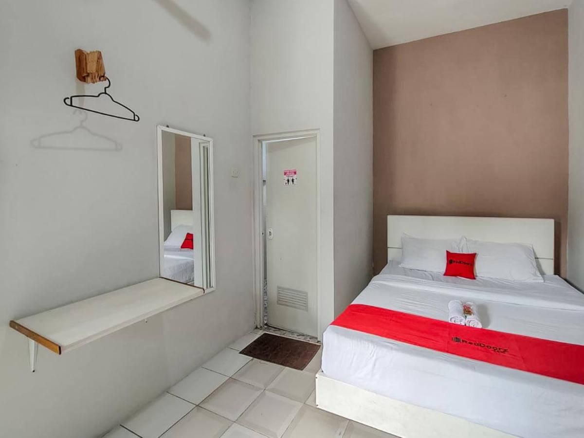 RedDoorz Room