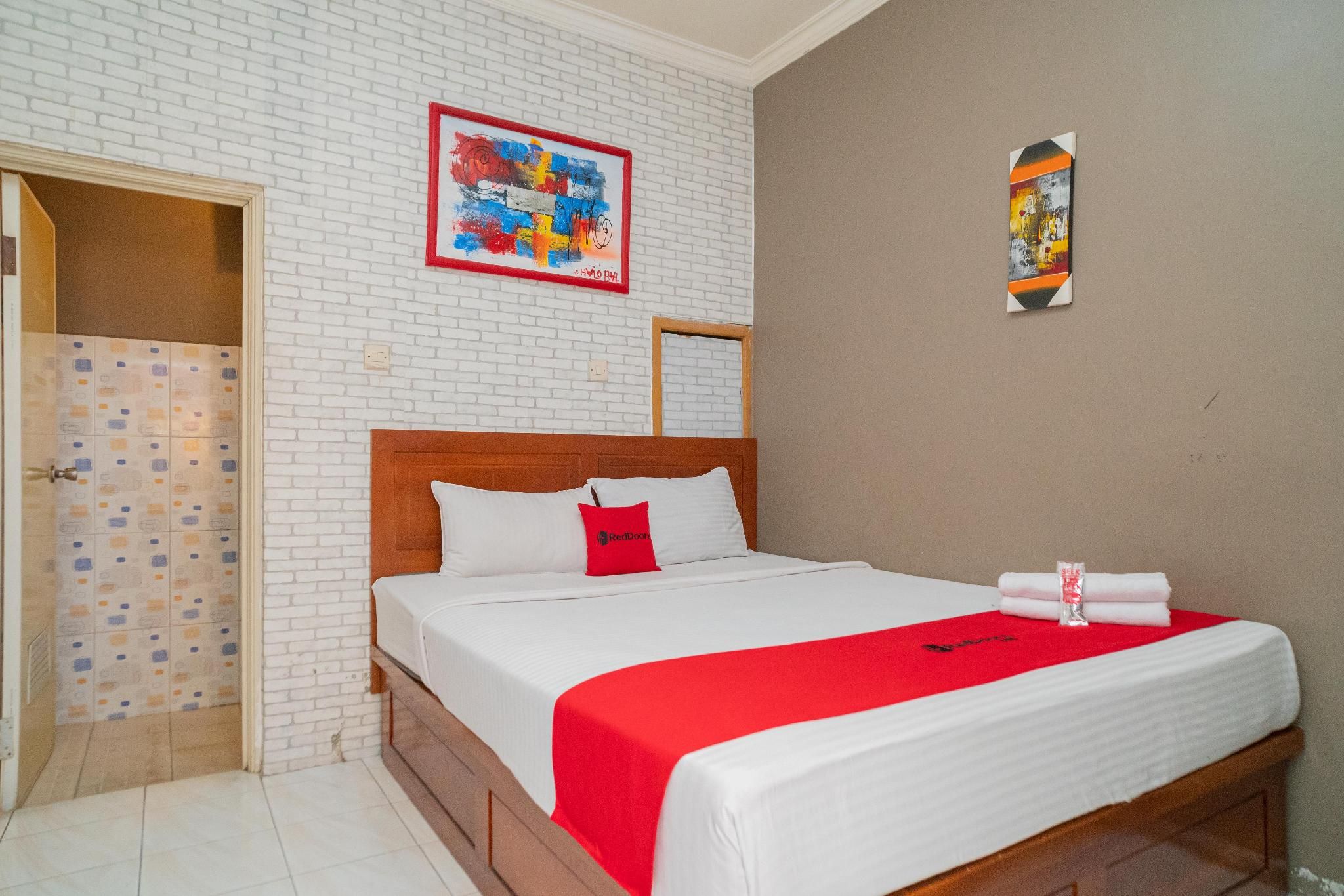 RedDoorz Room