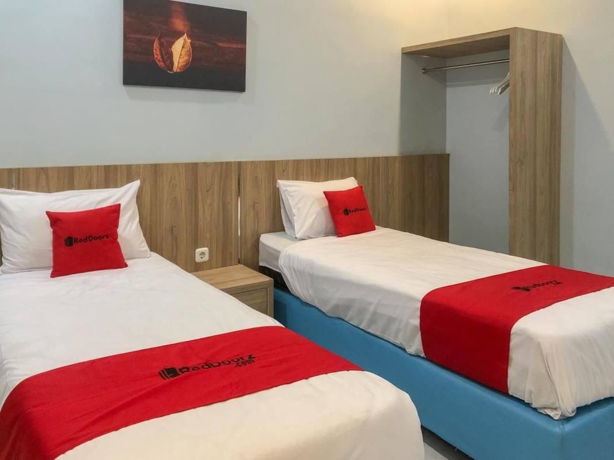 reddoorz twin room