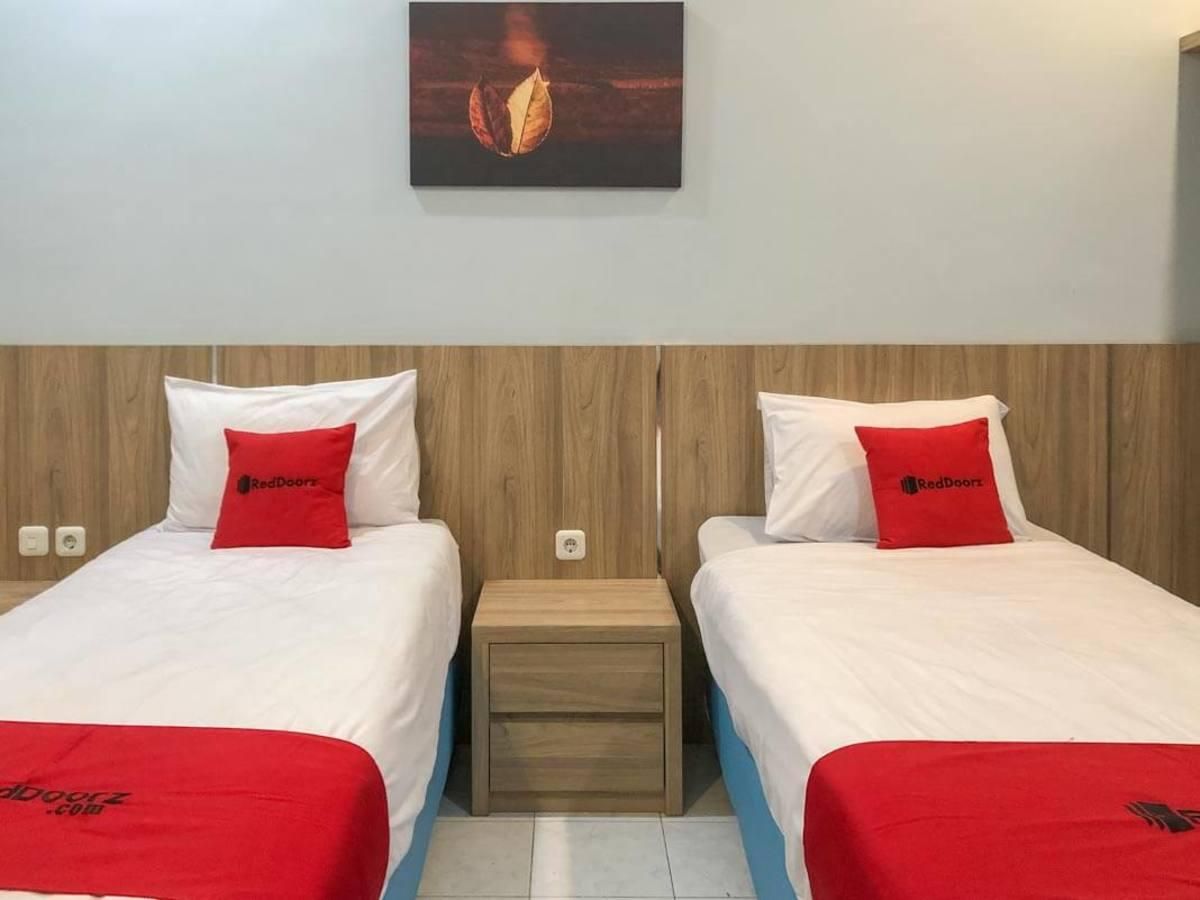reddoorz twin room