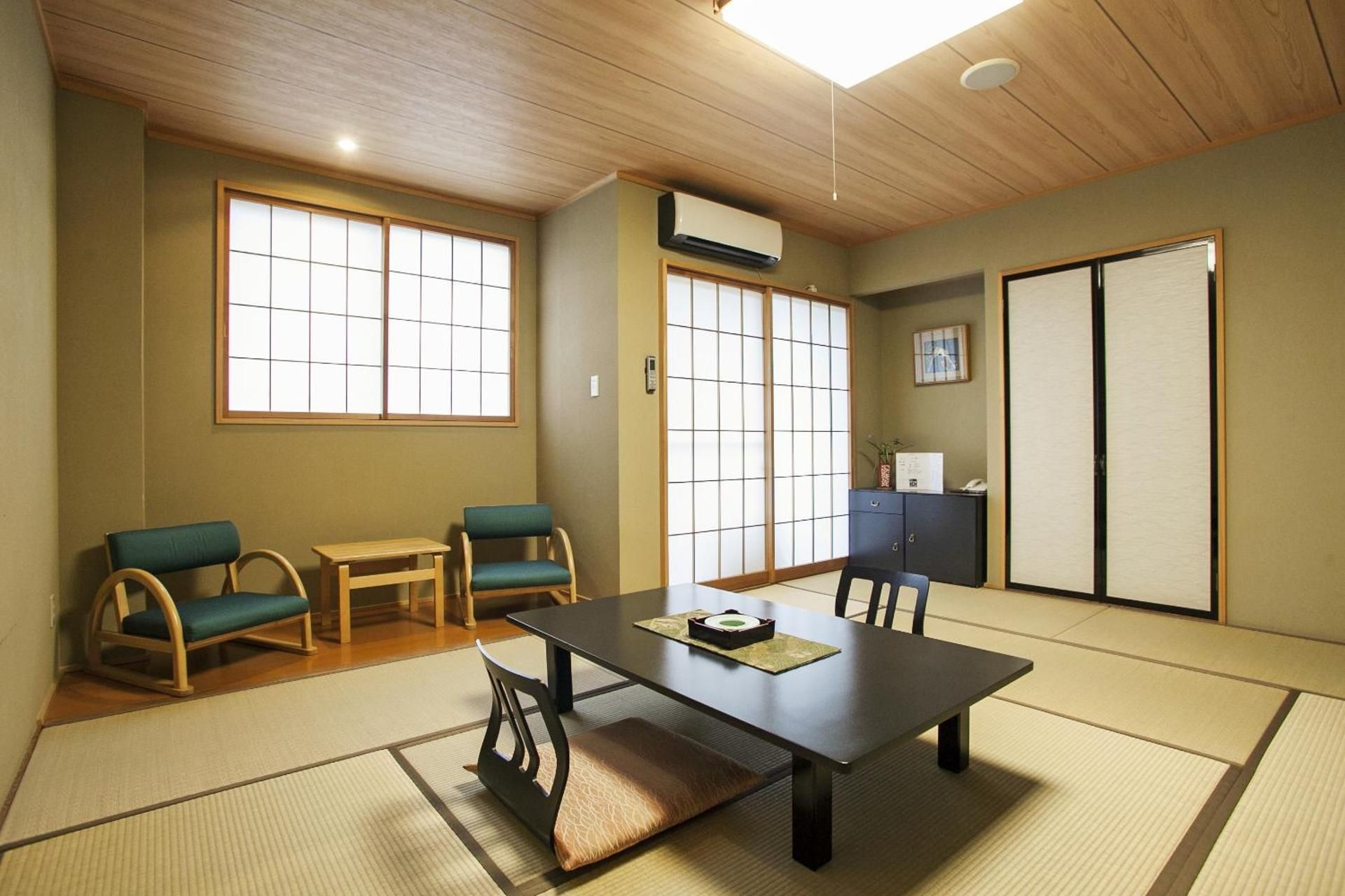 Japanese-Style Quadruple Room with Shared Bathroom
