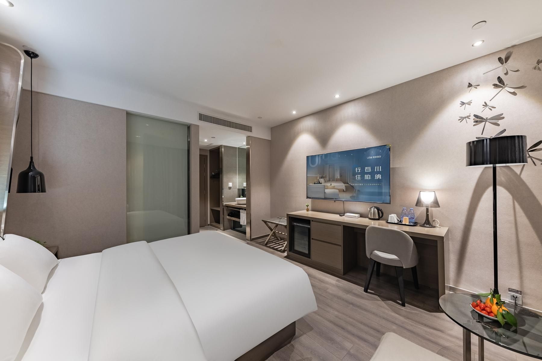 Business King Room
