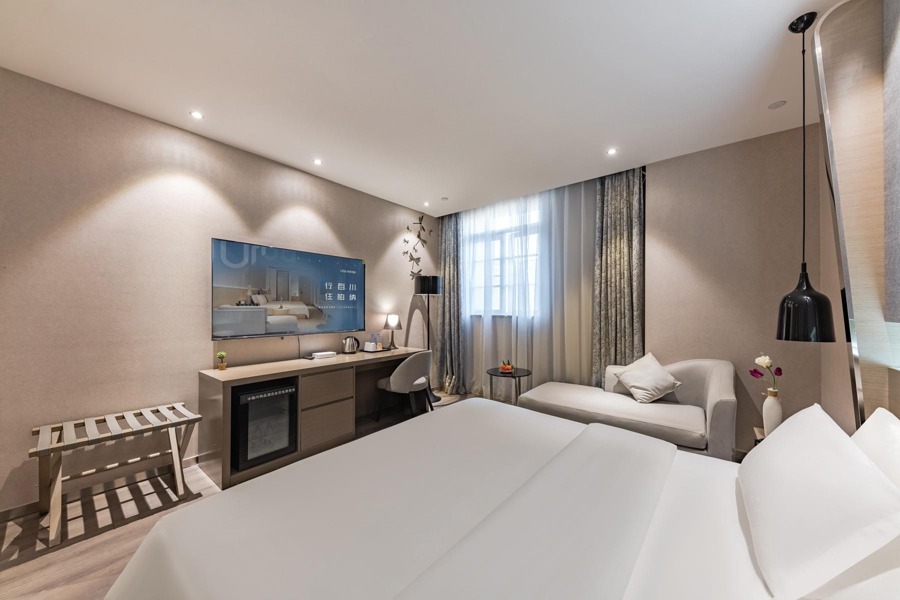 Business King Room