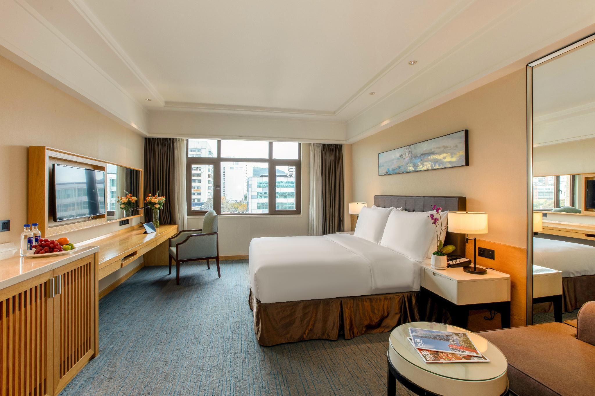 Deluxe Room Queen