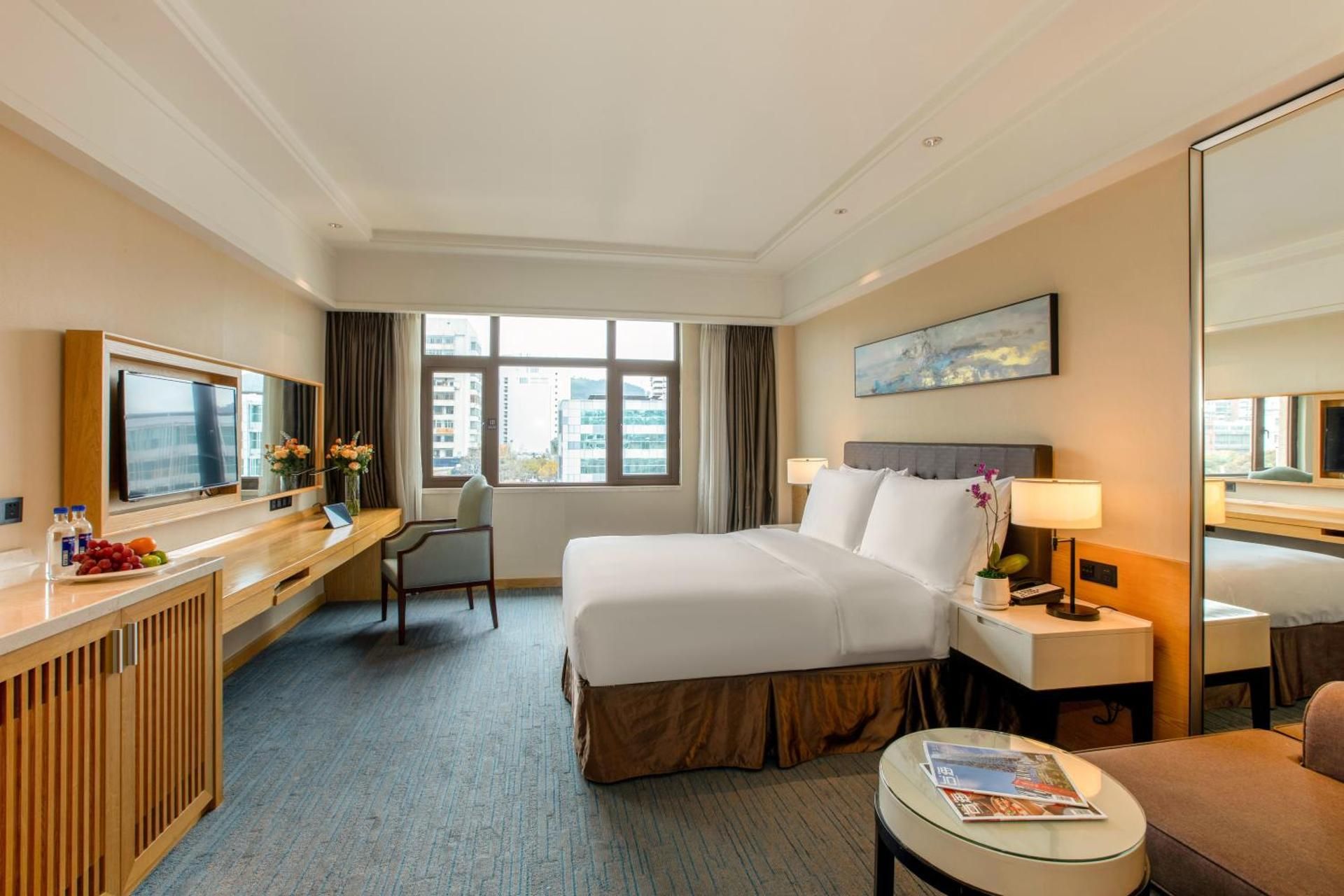 Deluxe Double Room (2 Adults + 1 Child)