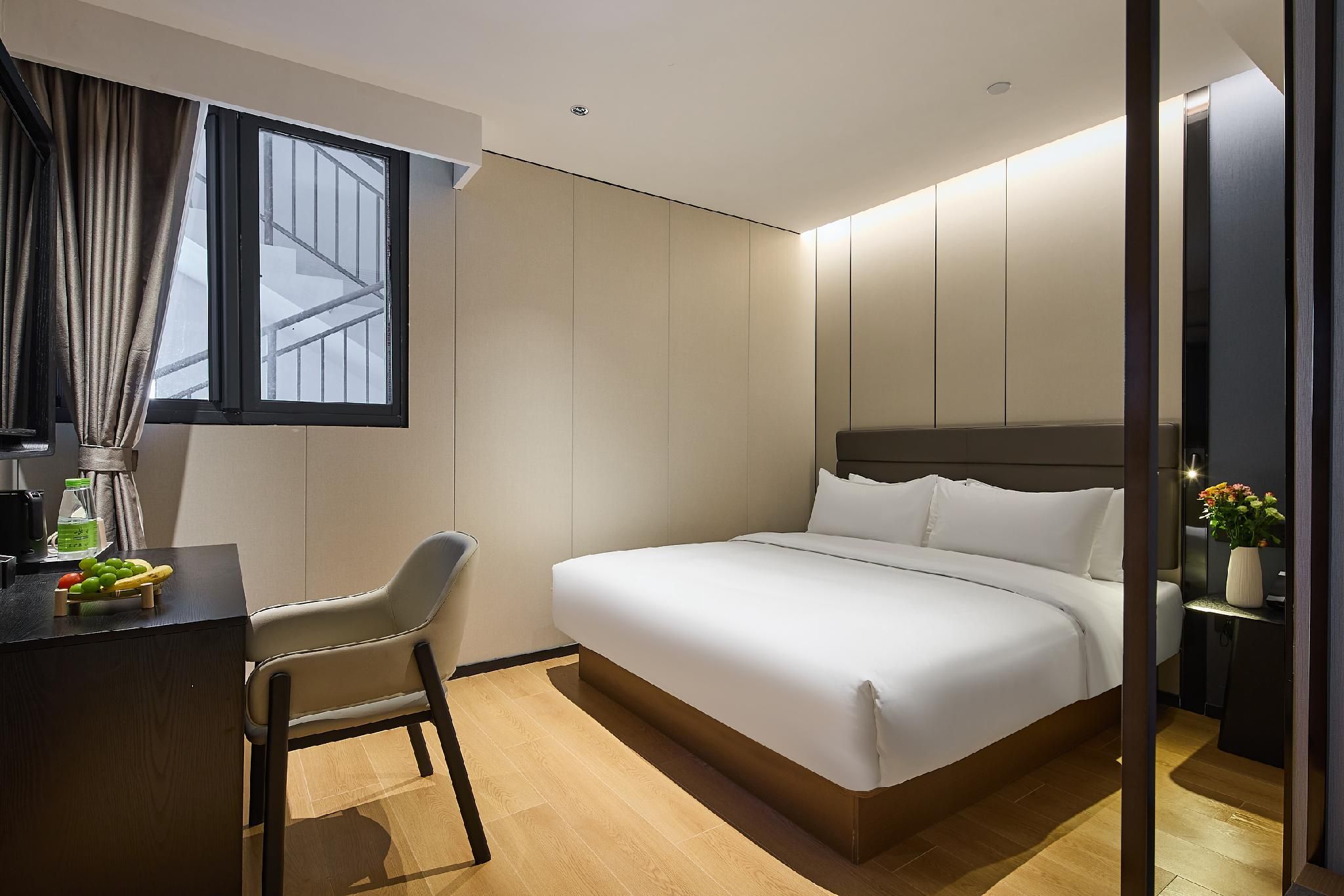 1 King Bed