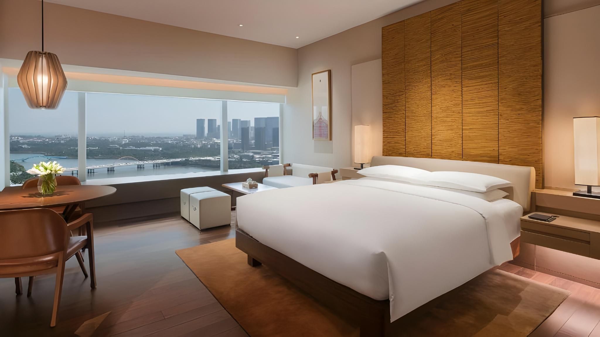 1 King Bed With Club Access Deluxe