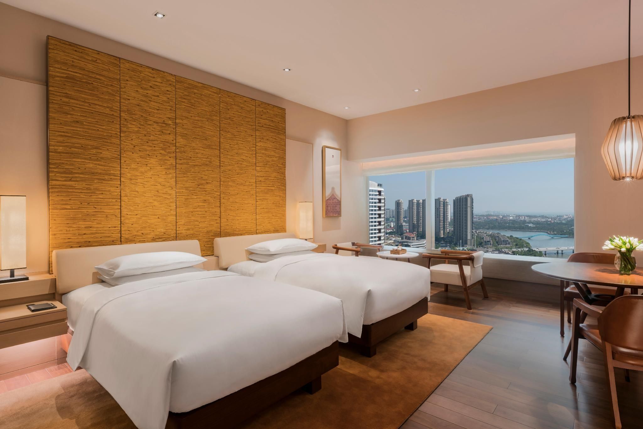 2 Twin Beds