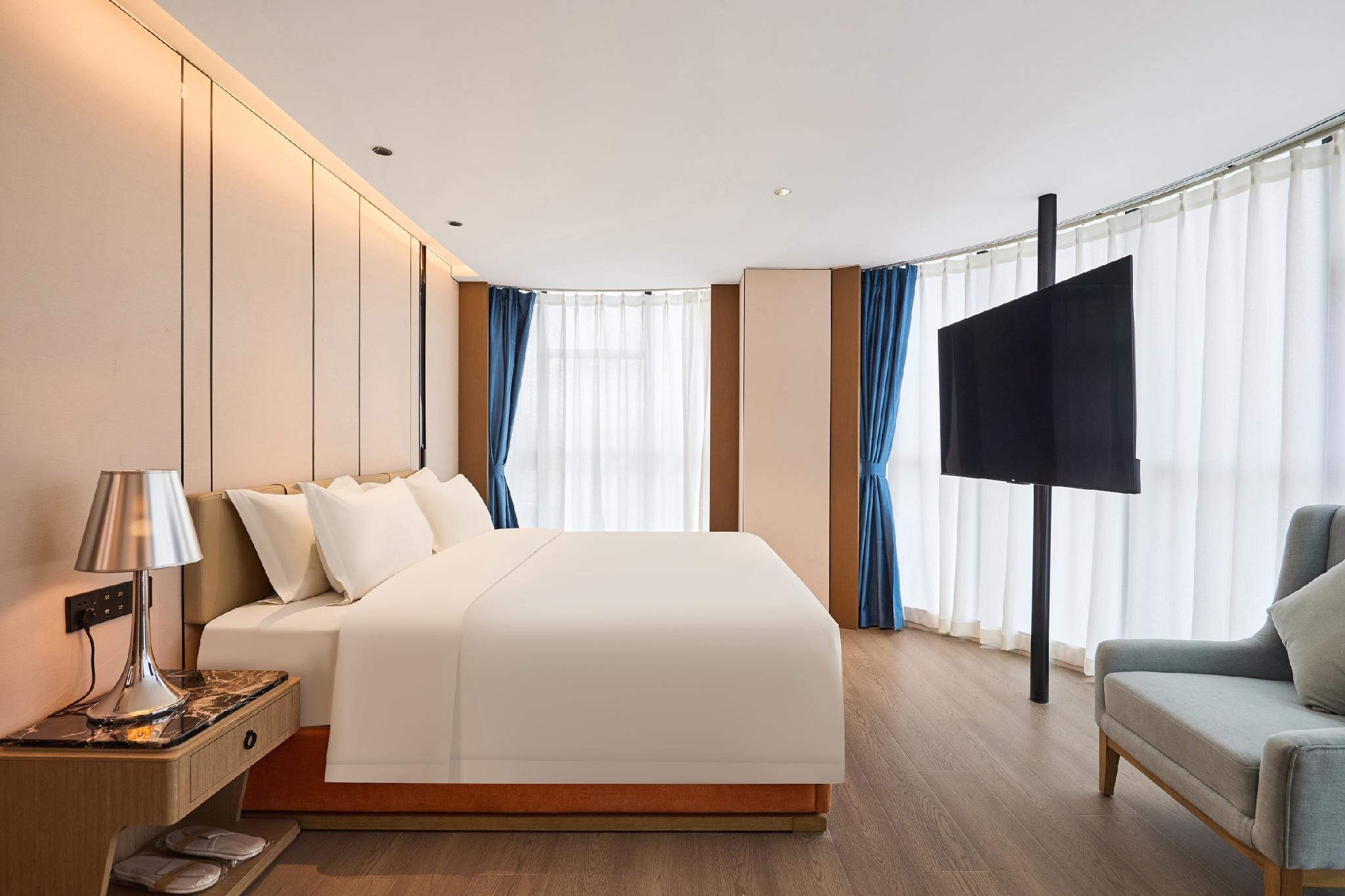 Queen Room with View