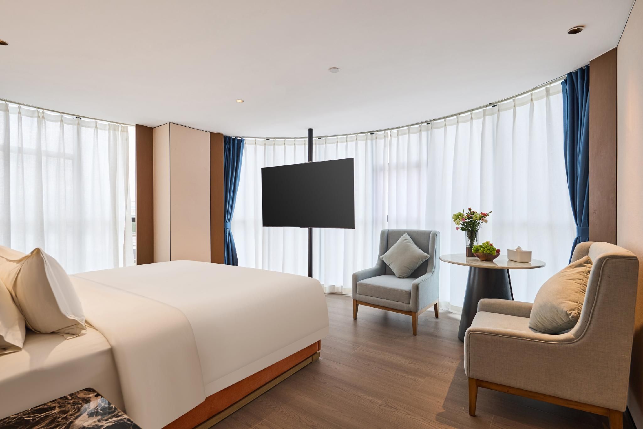 Queen Room with View