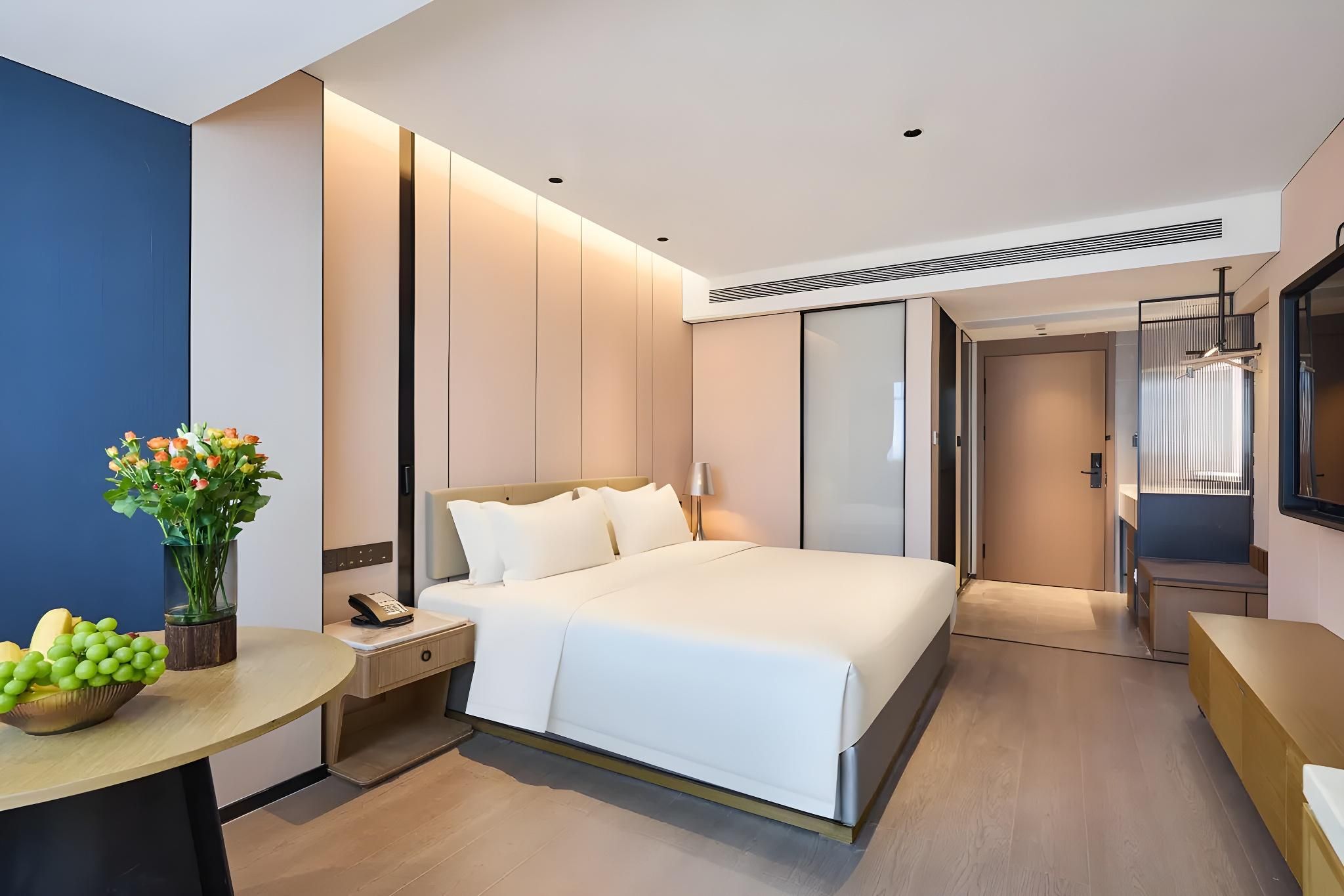 Zero Pressure Queen Room