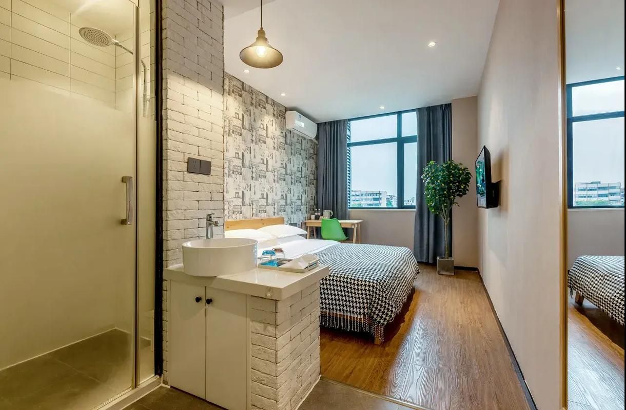 Business King Room