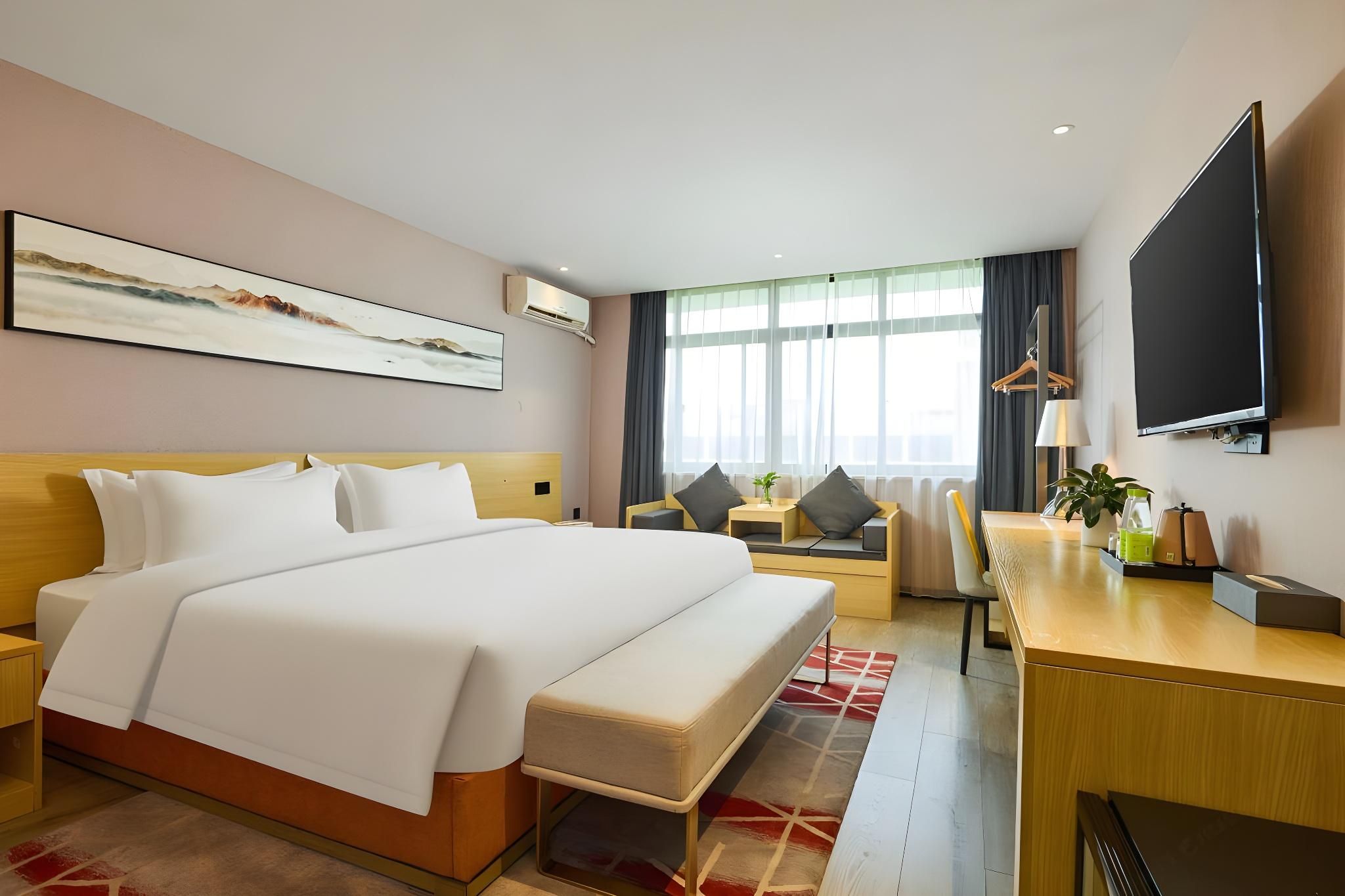 Deluxe Queen Queen Room