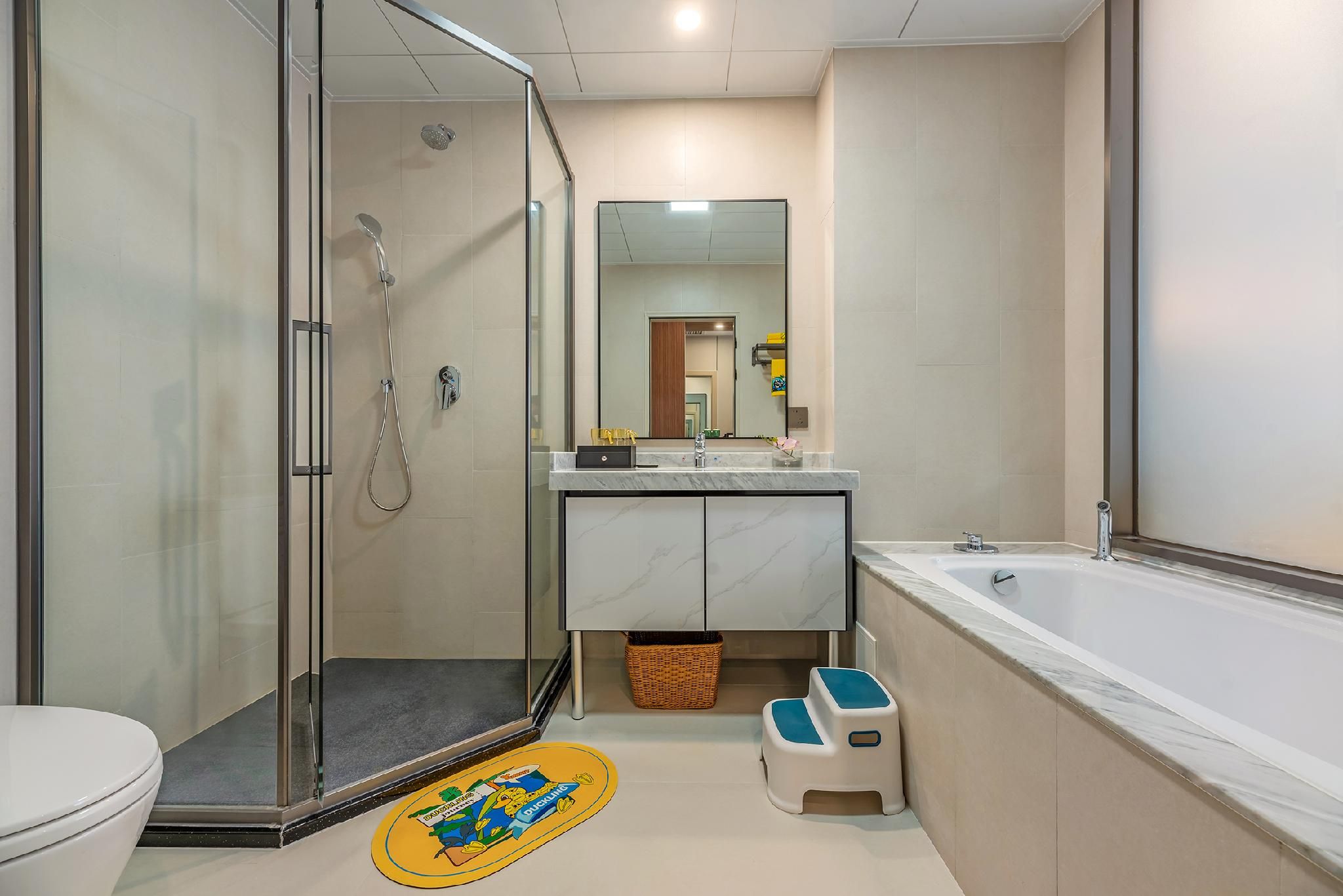 Family Connecting Rooms with King Bed and 2 Single Beds