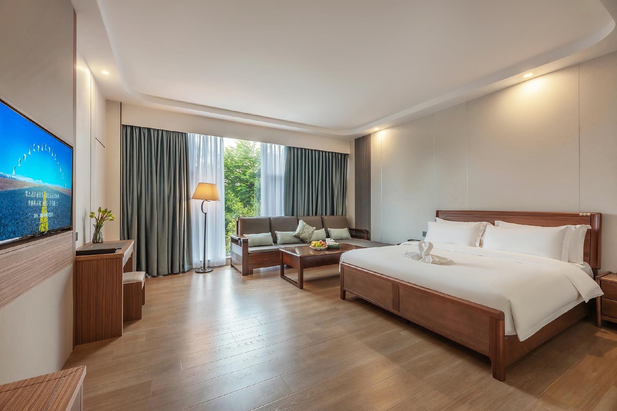 Family Connecting Rooms with King Bed and 2 Single Beds