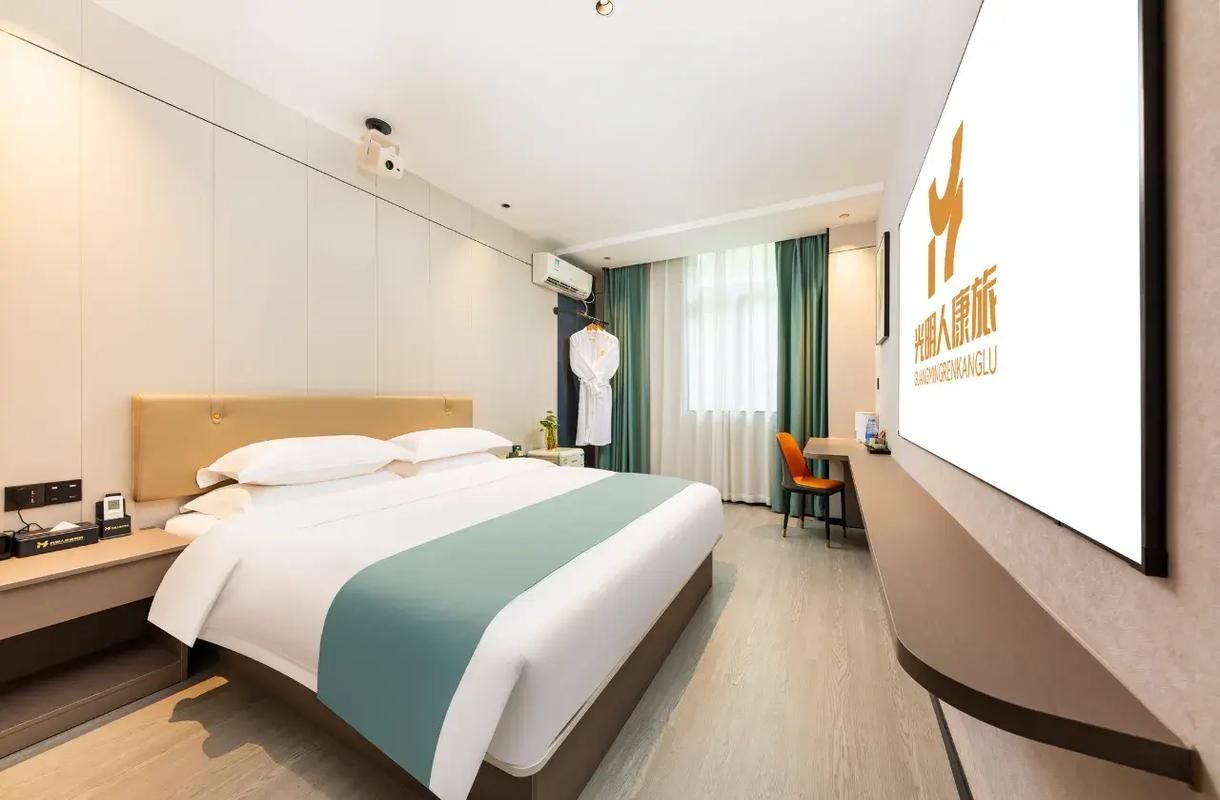 Deluxe Queen Queen Room