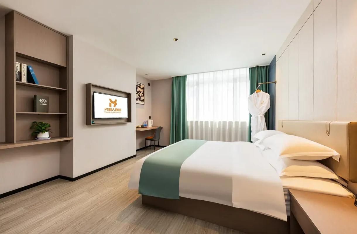 Deluxe Queen Queen Room