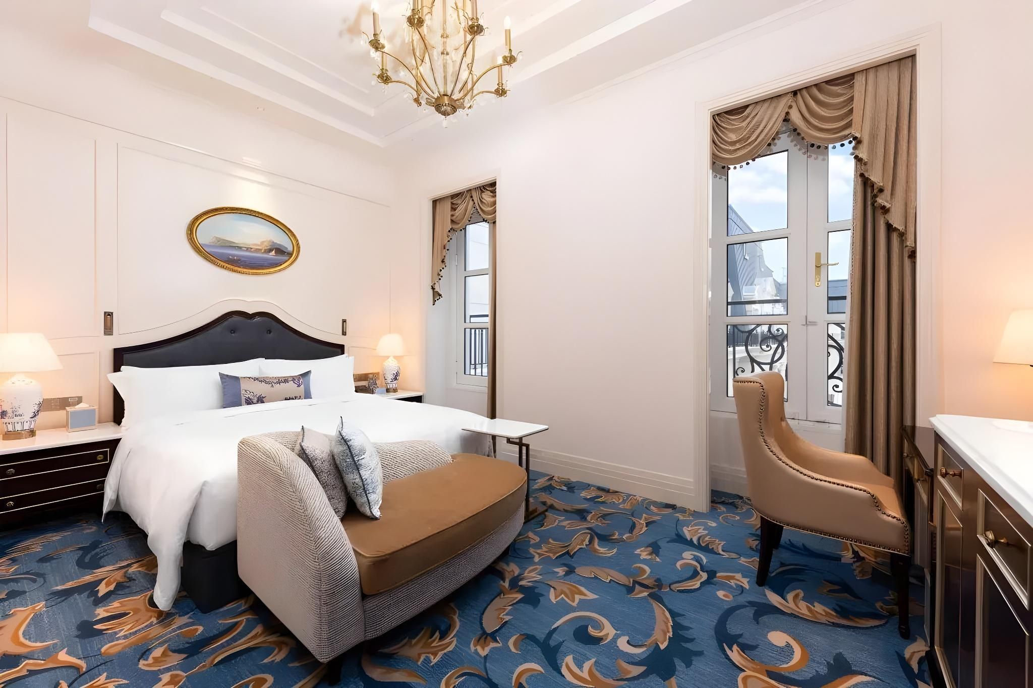 Superior King Room