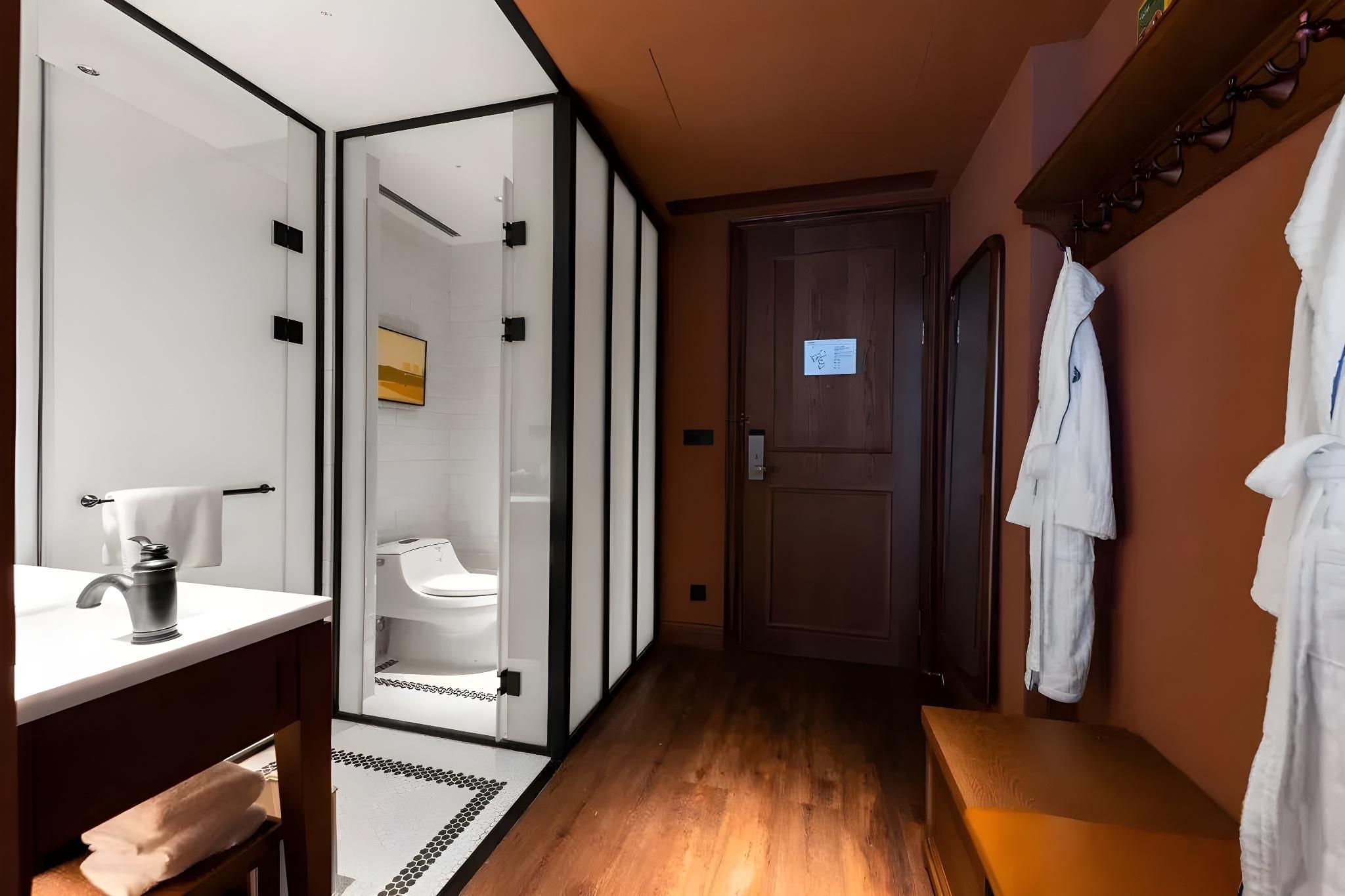 Courtyard King Room