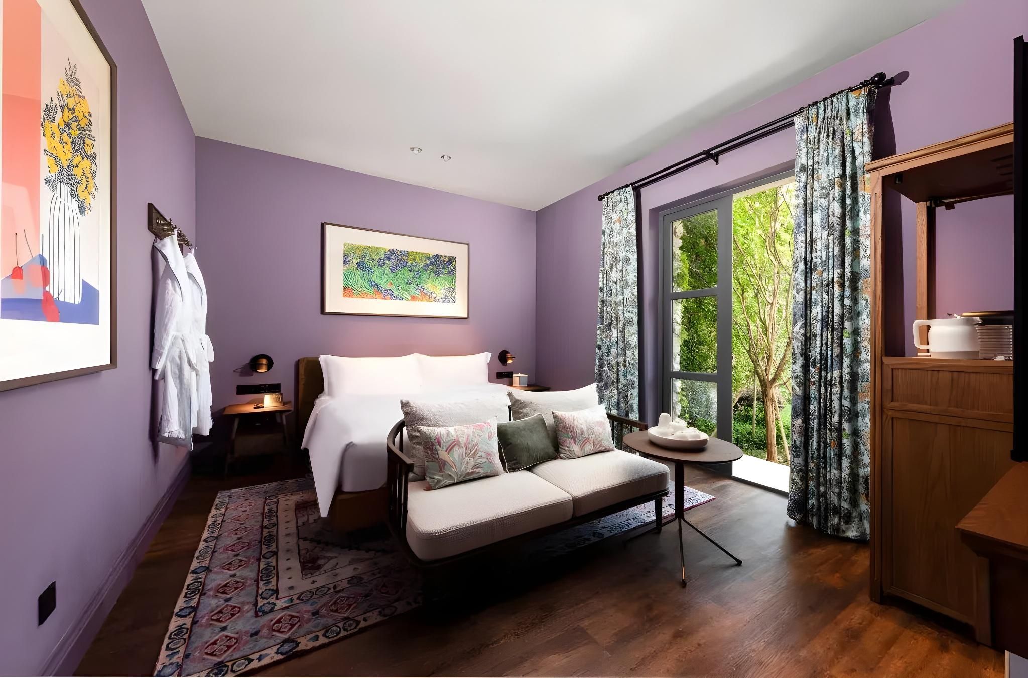Courtyard King Room