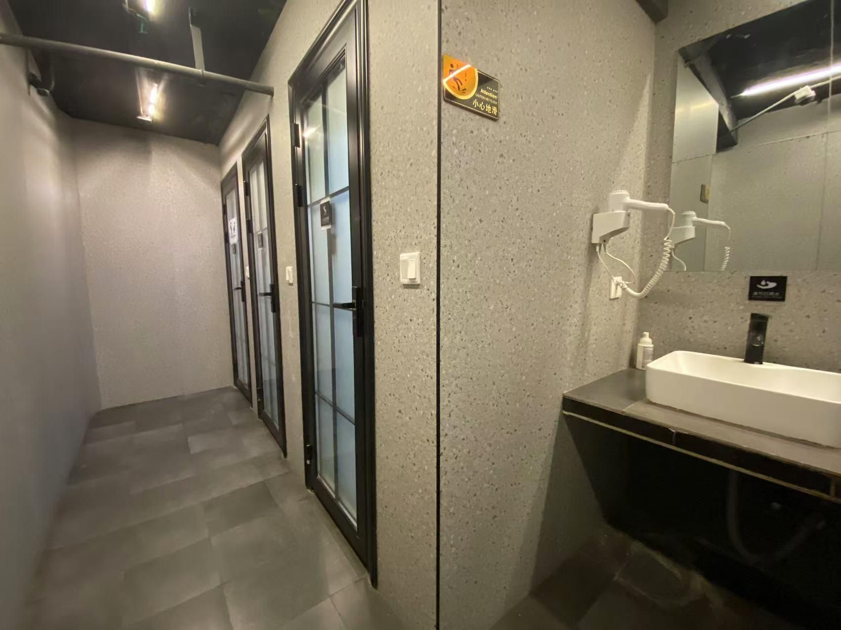 1 Person in 6-Bed Dormitory - Female Only