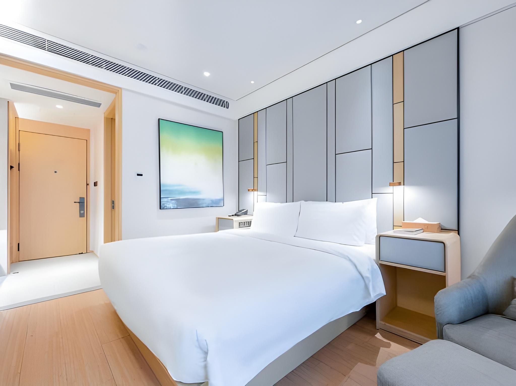 Queen Room with View