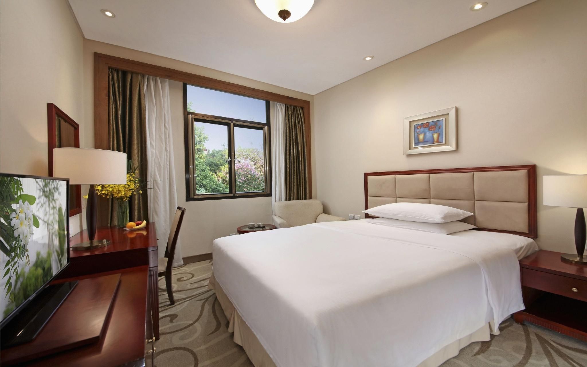 Boutique Queen Room