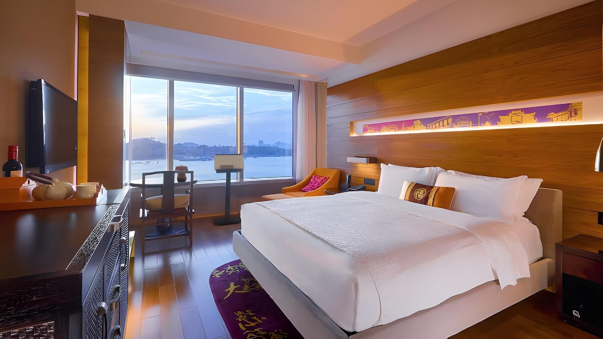 Sea View King Bed