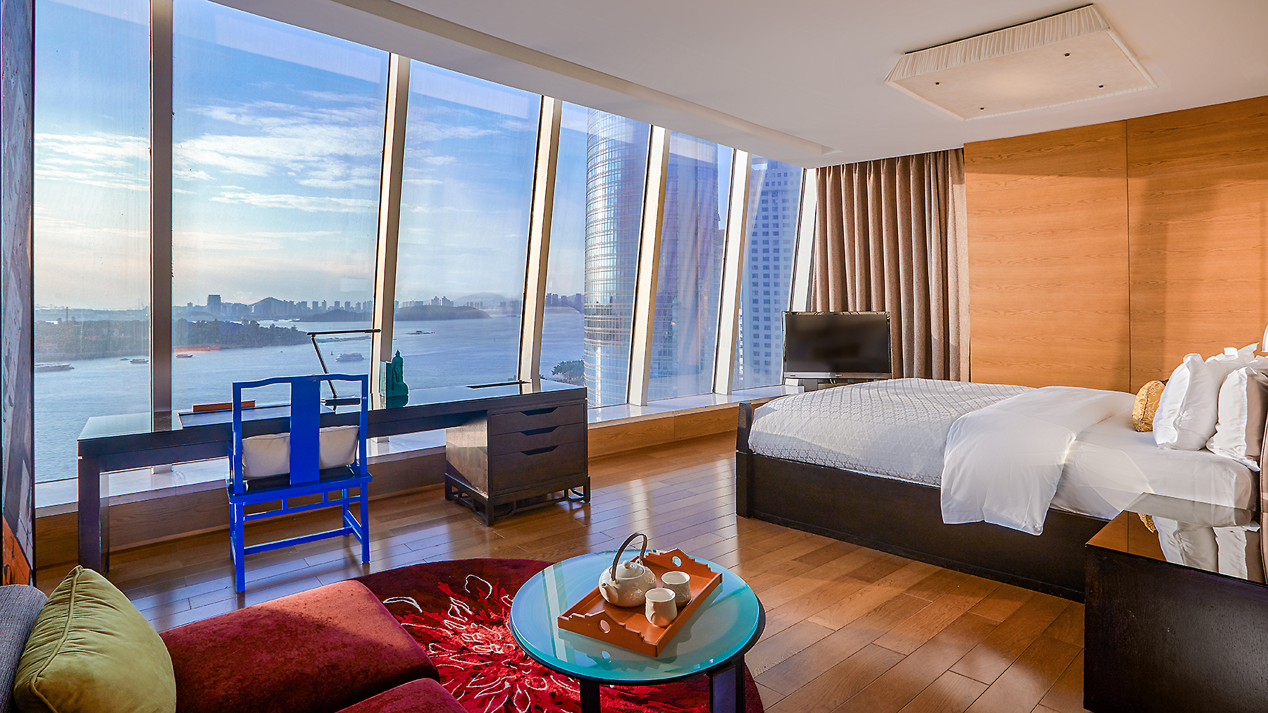 1 Bedroom Suite Sea View with Balcony and Dinning Area
