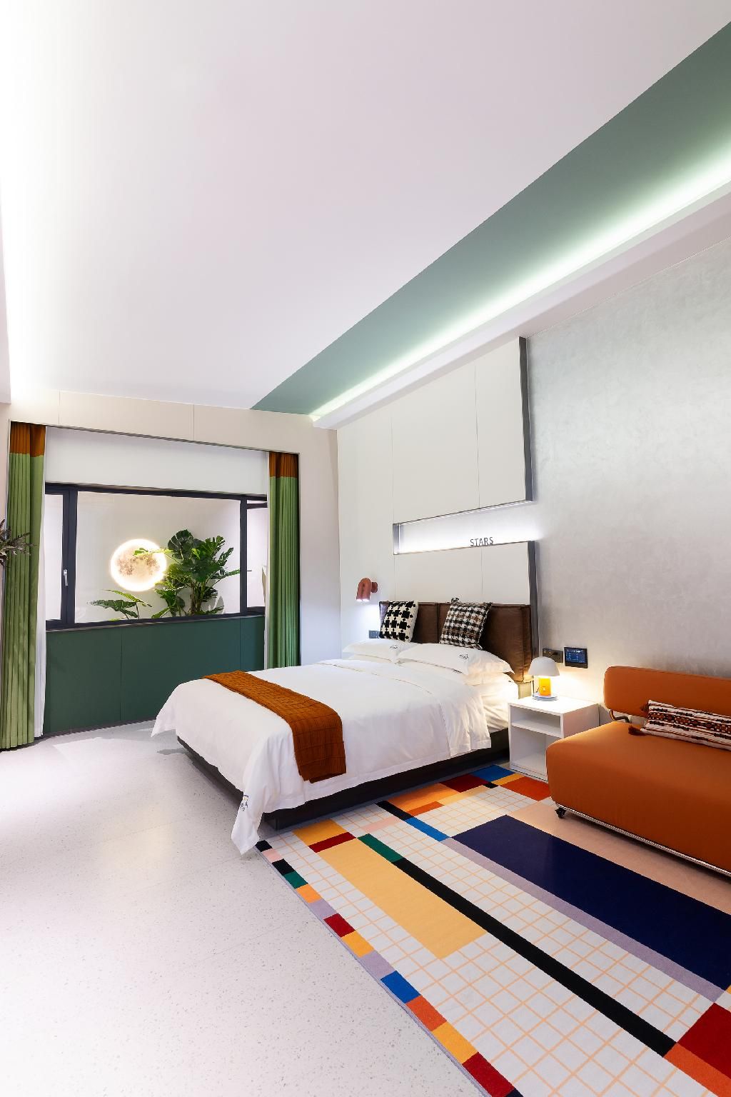 Business King Room