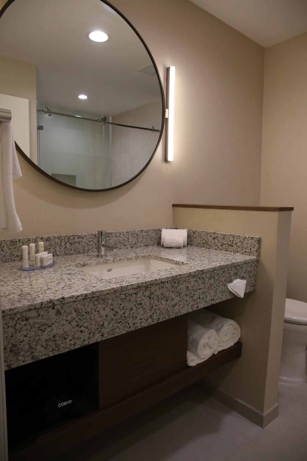 Fairfield by Marriott Inn & Suites Mexicali Suite, 2 Queen, Sofa bed 2
