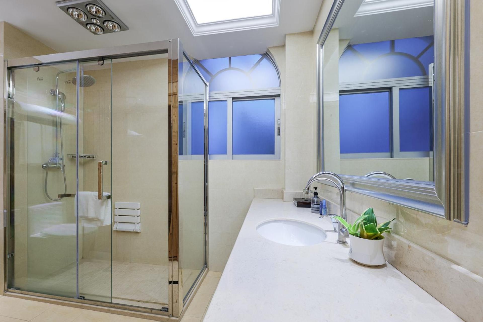 One-Bedroom Suite