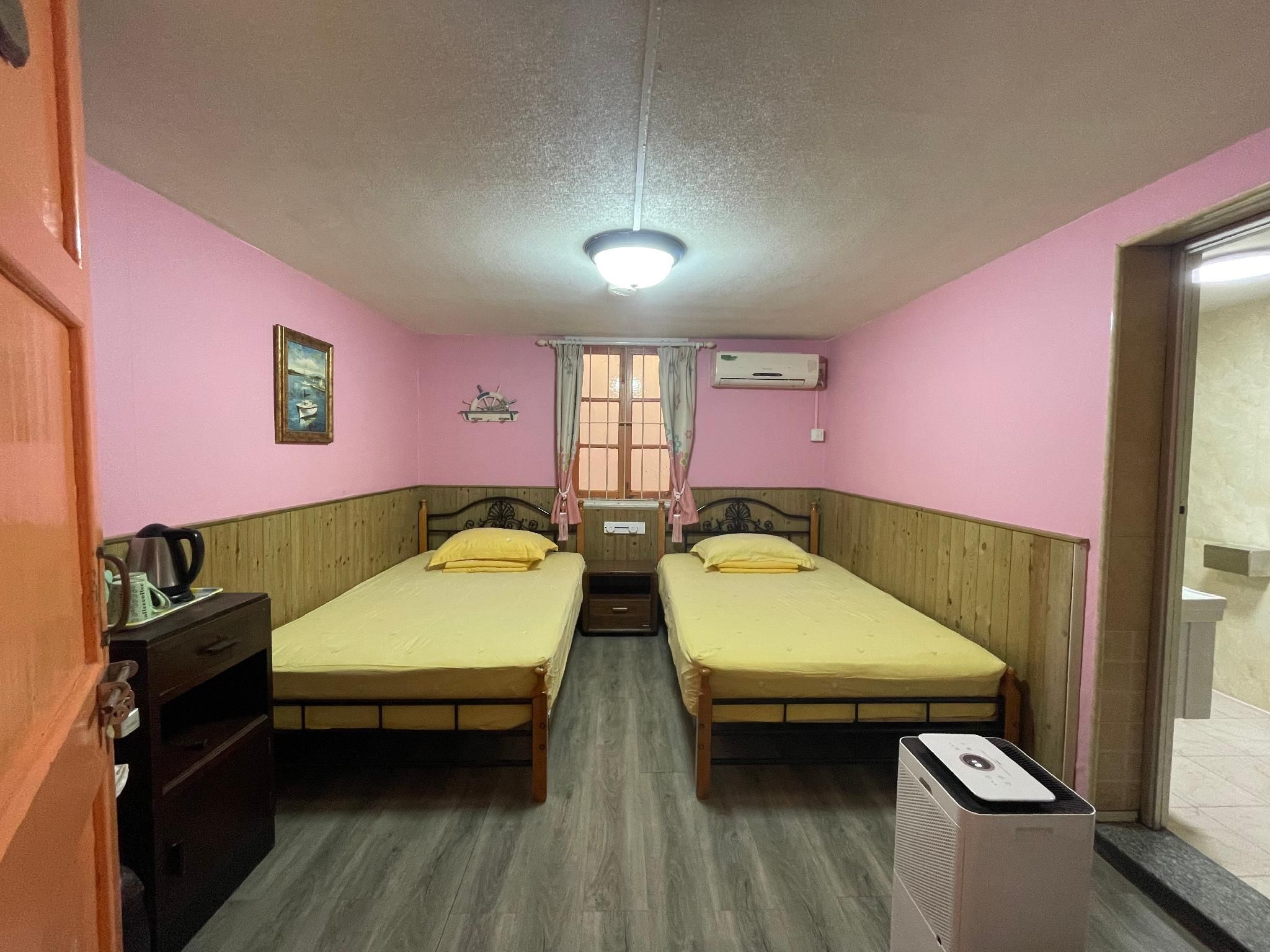 Guest Room - Twin Beds
