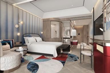 1 King Bed Accessible