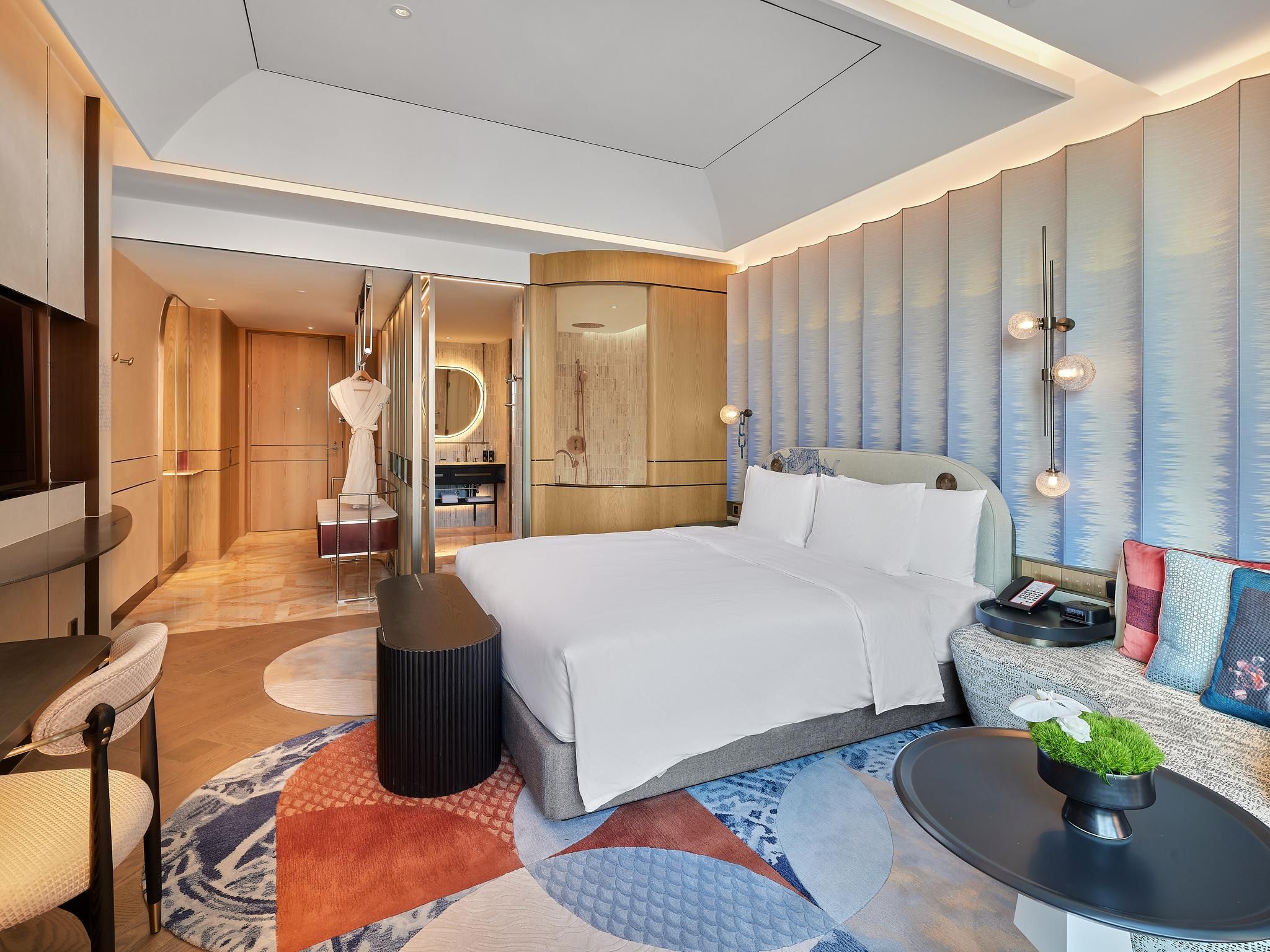 1 King Bed Standard Lake View