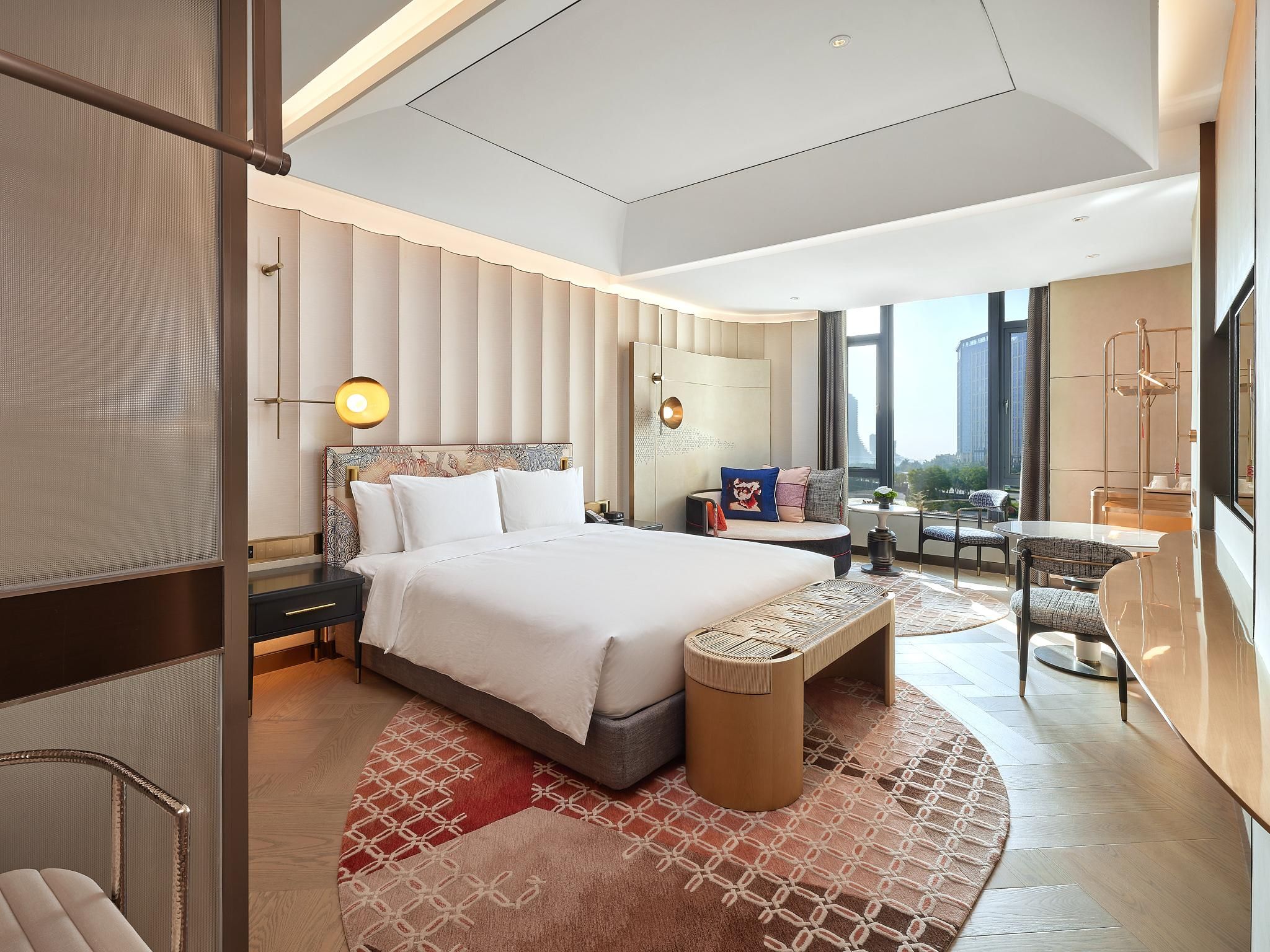 1 King Bed Premium