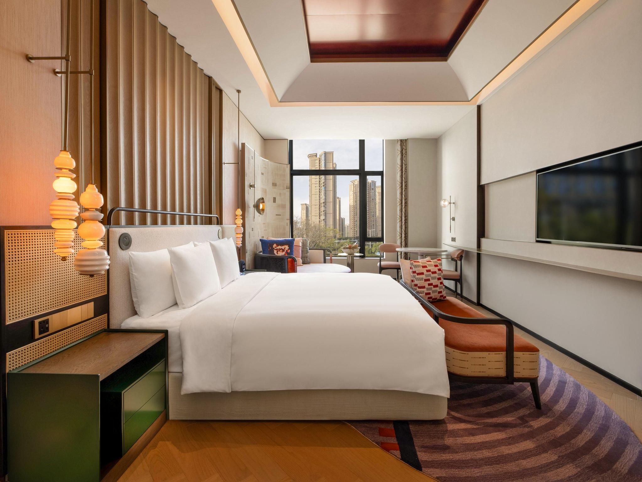 1 Bedroom Suite Lounge Access