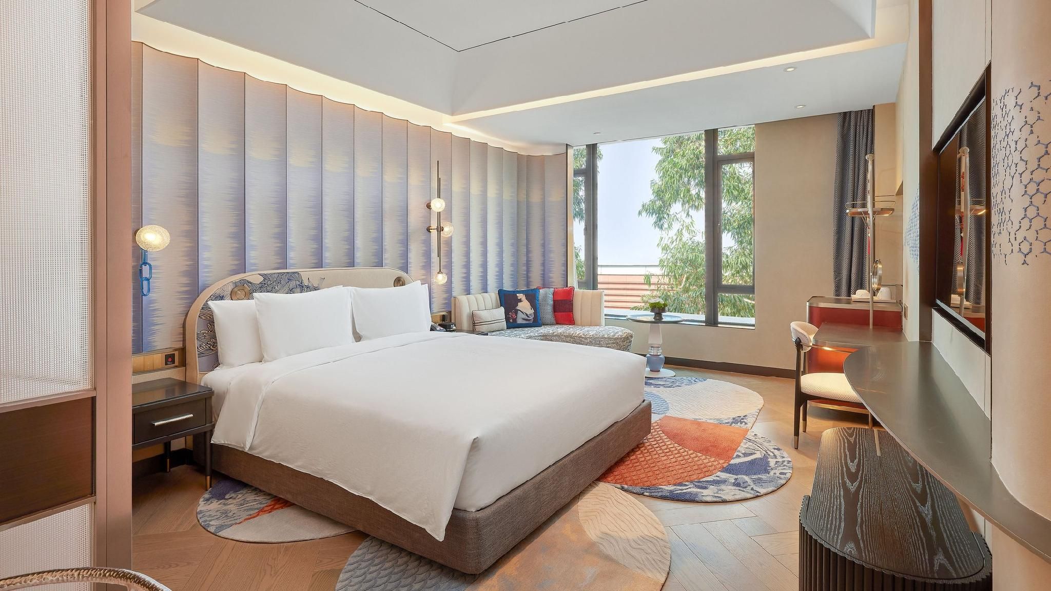 1 King Bed Accessible
