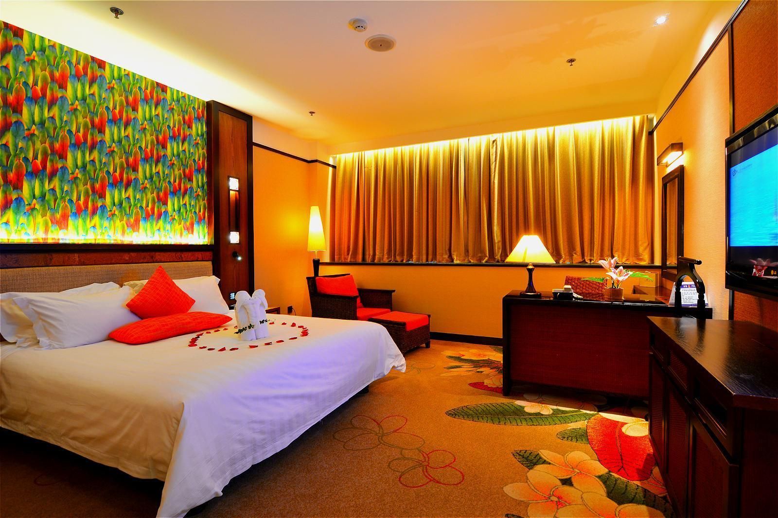 Riyuegu Hotsprings Resort Superior King Bed