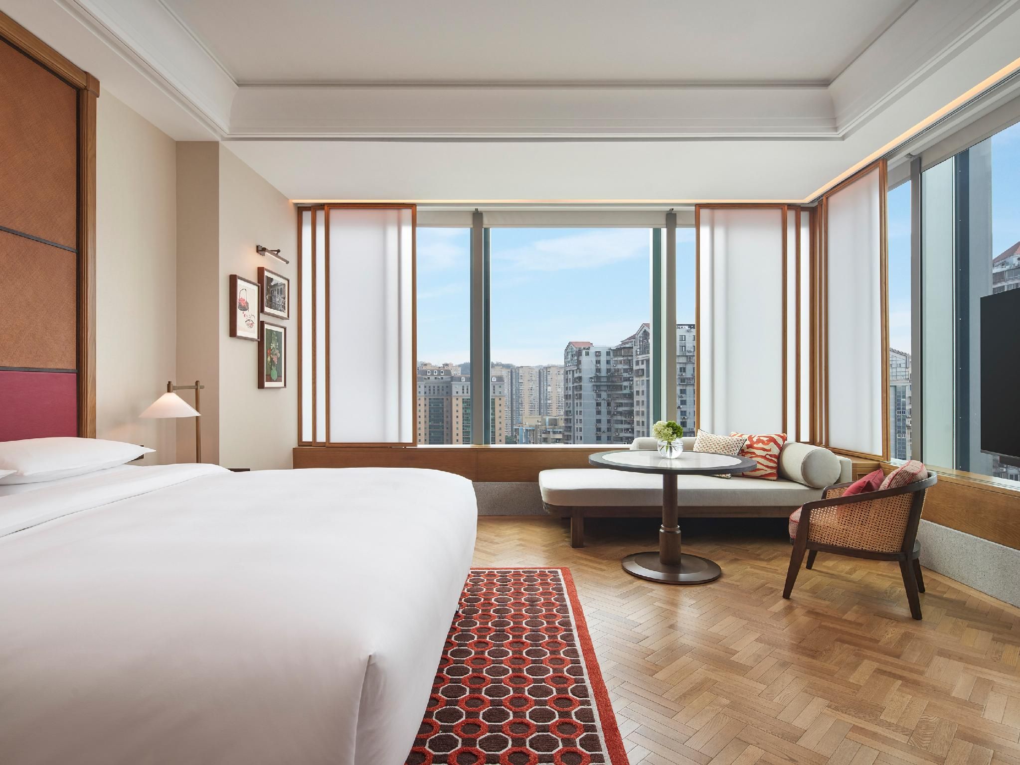 1 King Bed Premier