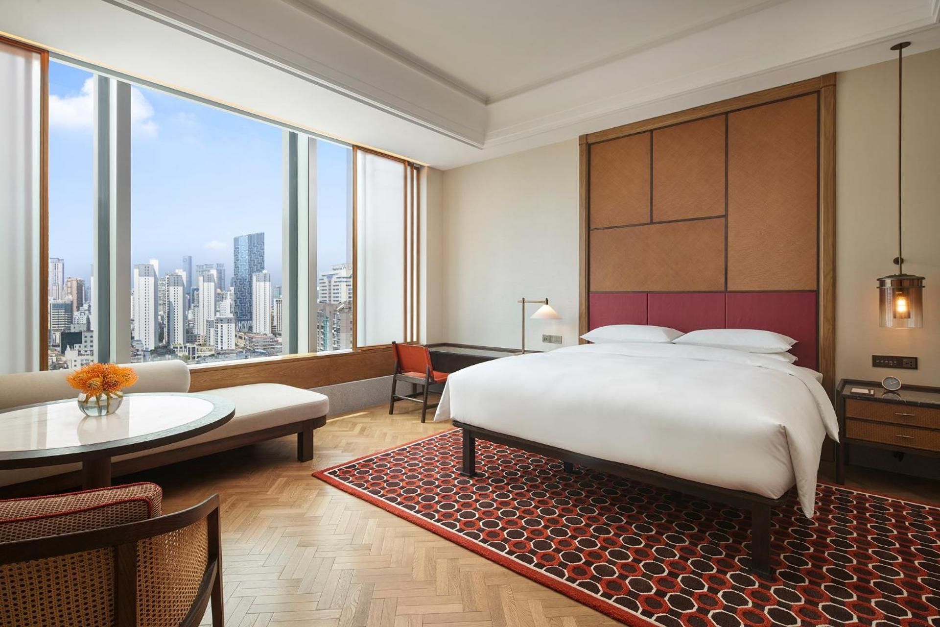 1 King Bed Premium