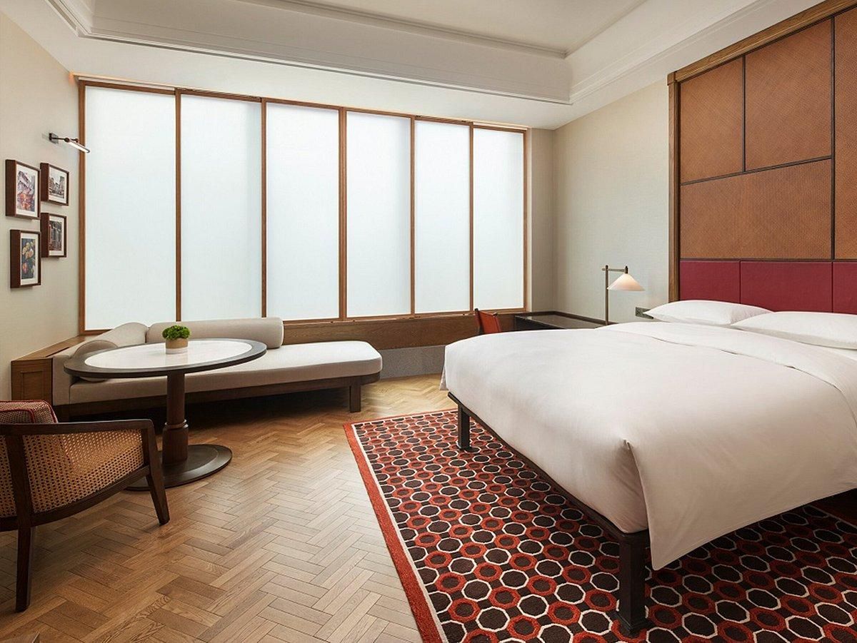 1 King Bed Deluxe