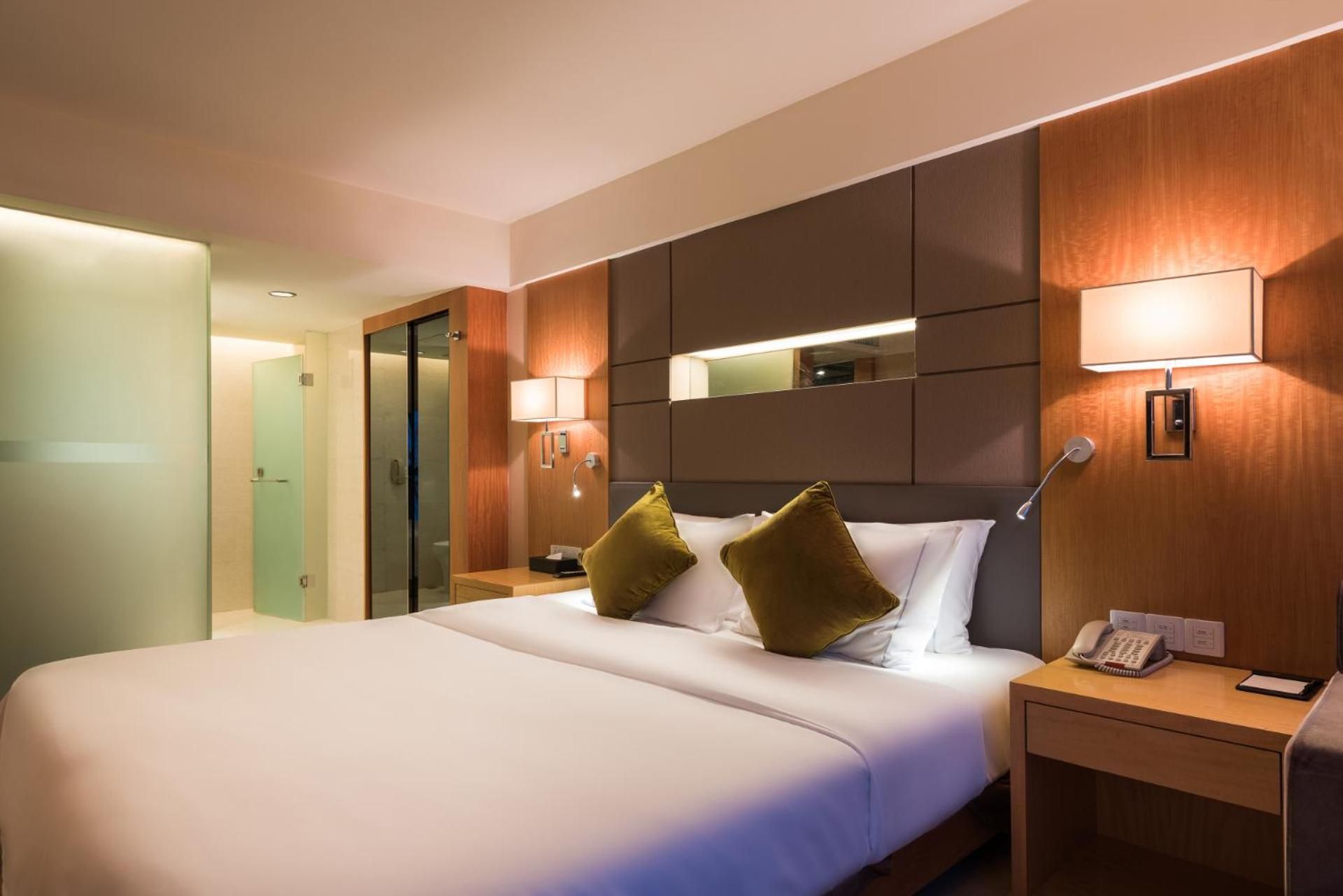 Deluxe King Suite