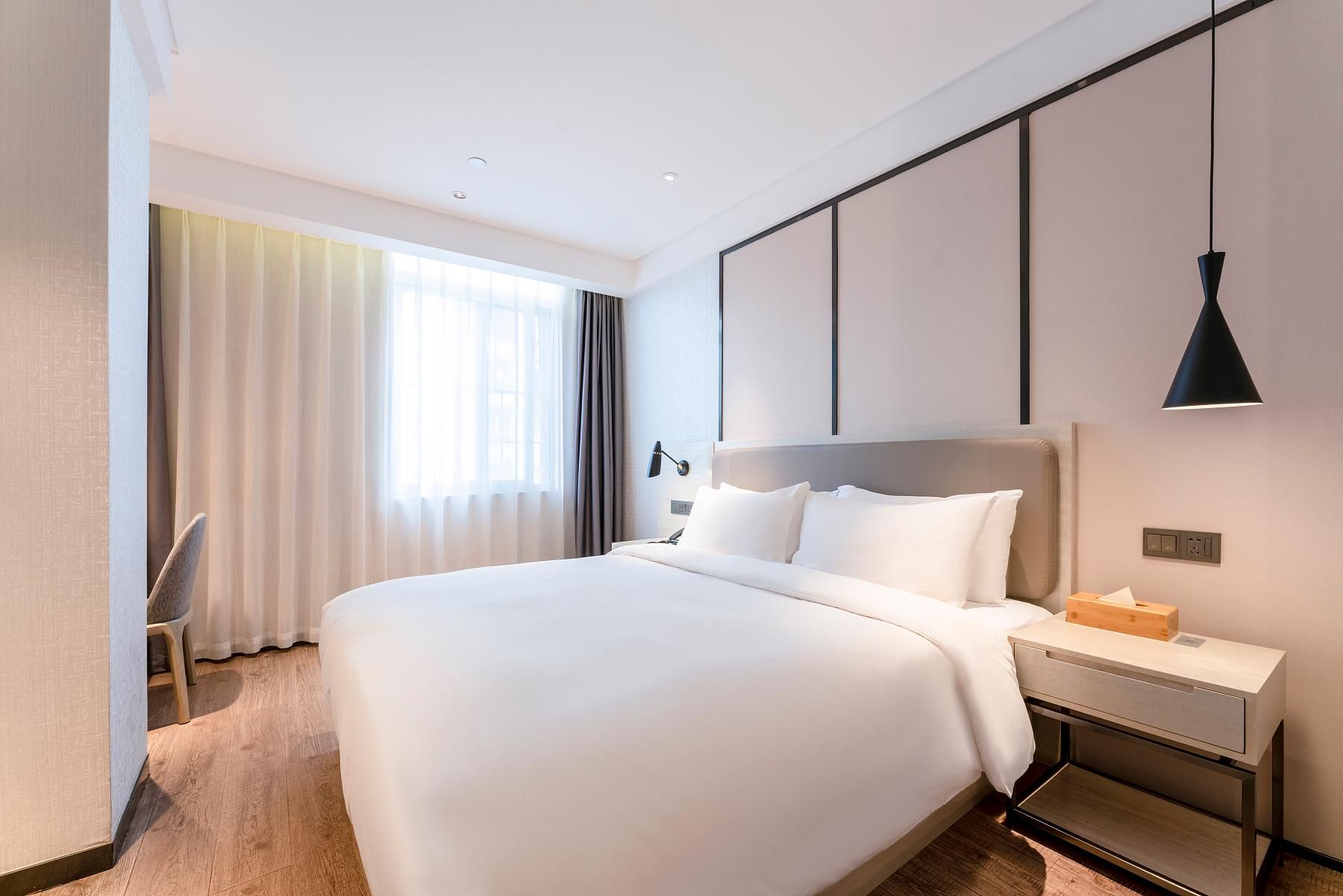 Queen Superior Room