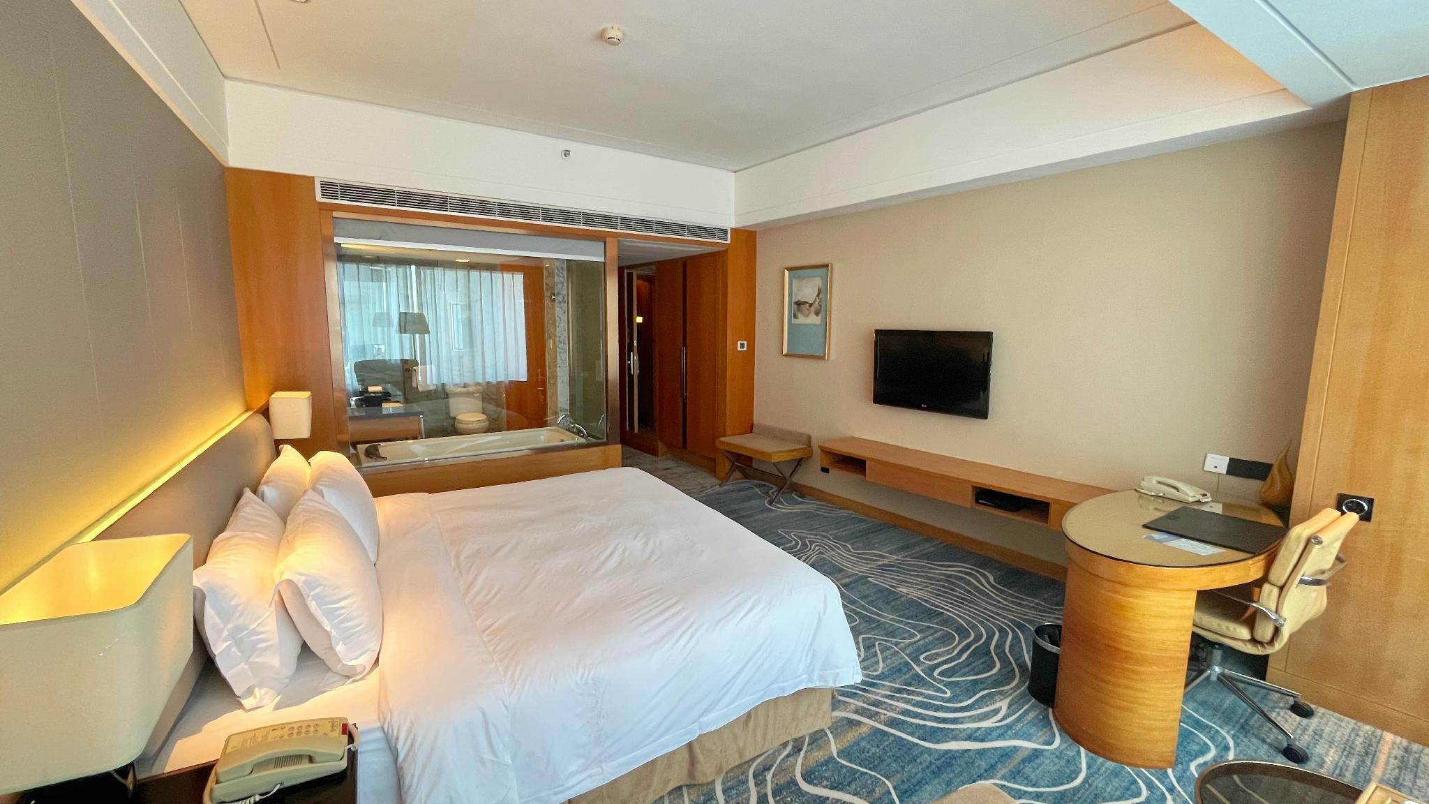 Deluxe Queen Room with Private Bathroom