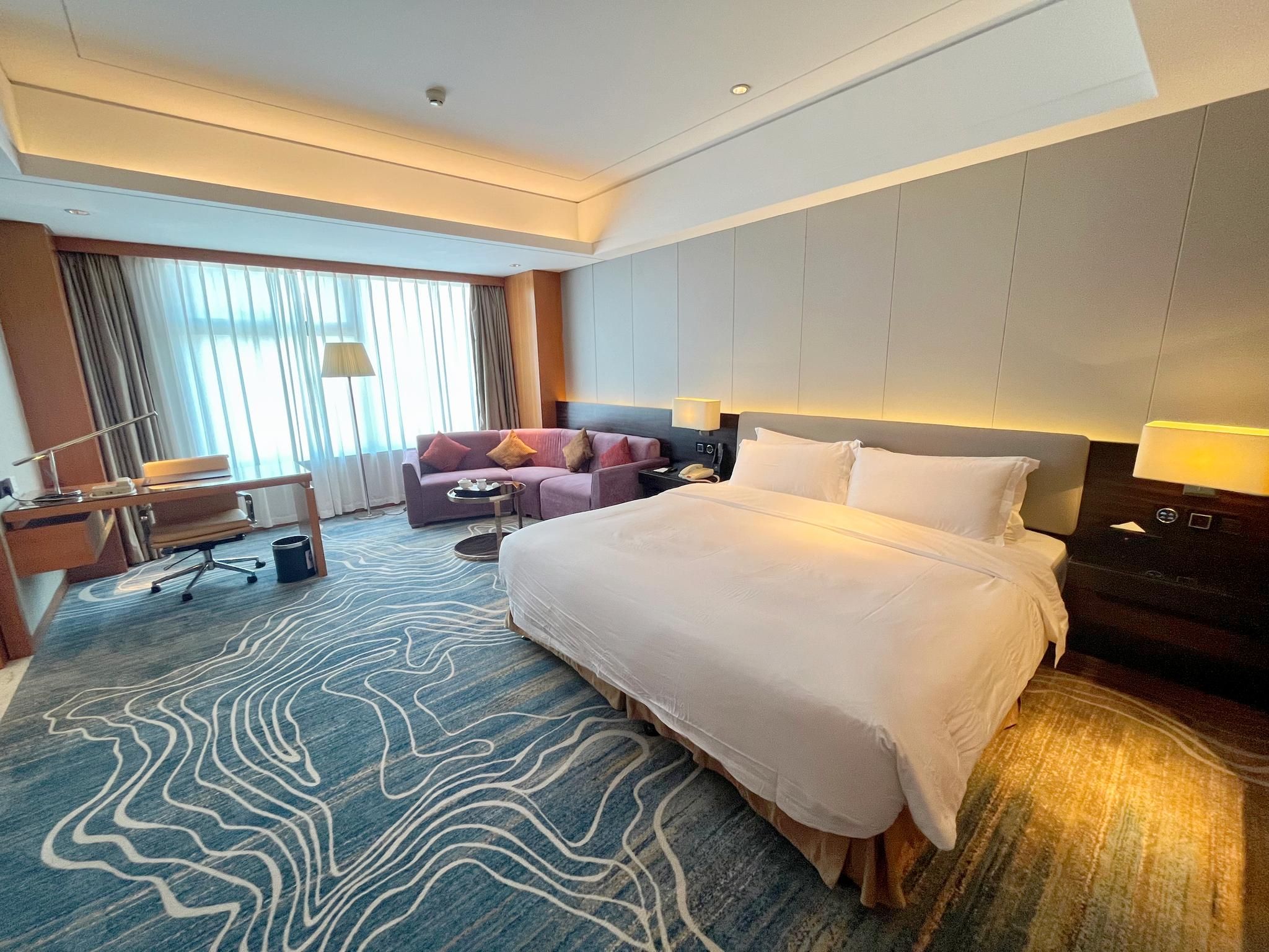 Superior King Room with Bathtub