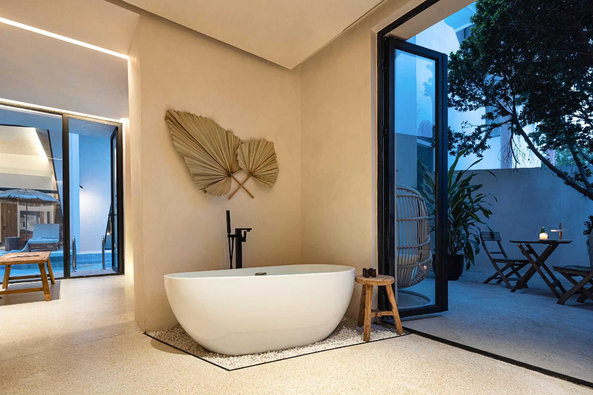 Suite - Lower Floor