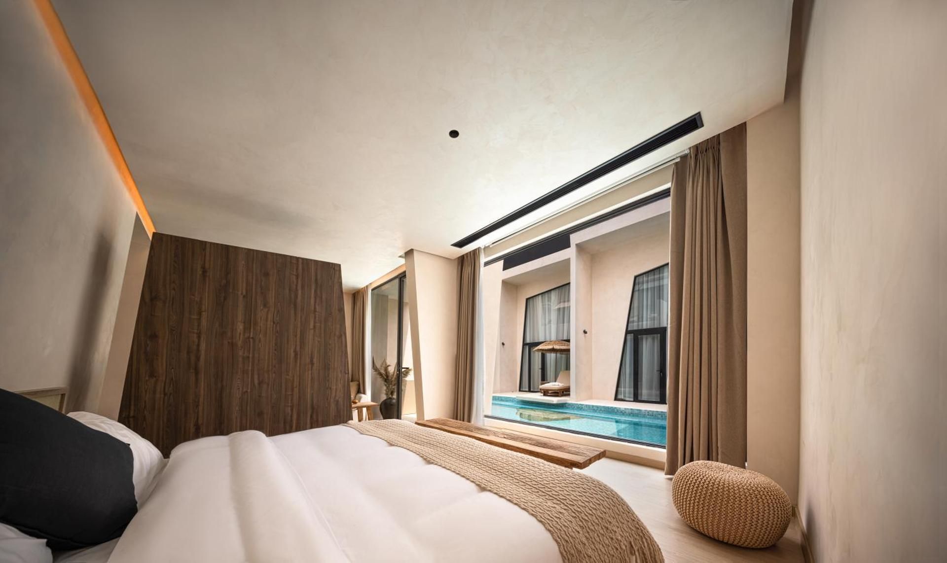 Junior Suite with Pool View