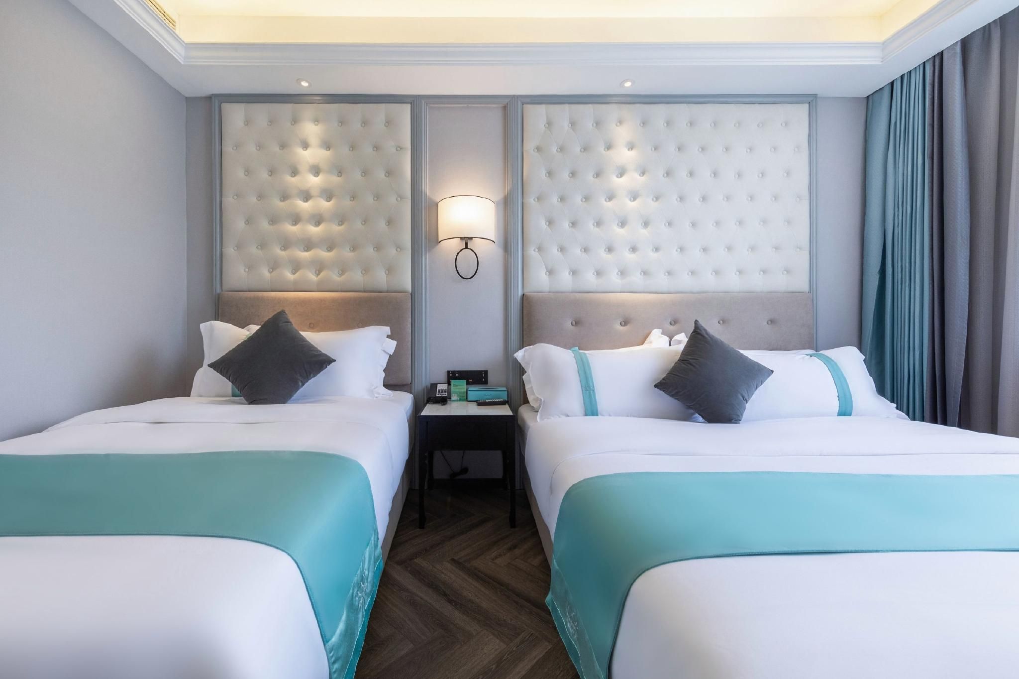 Xana - Family Room