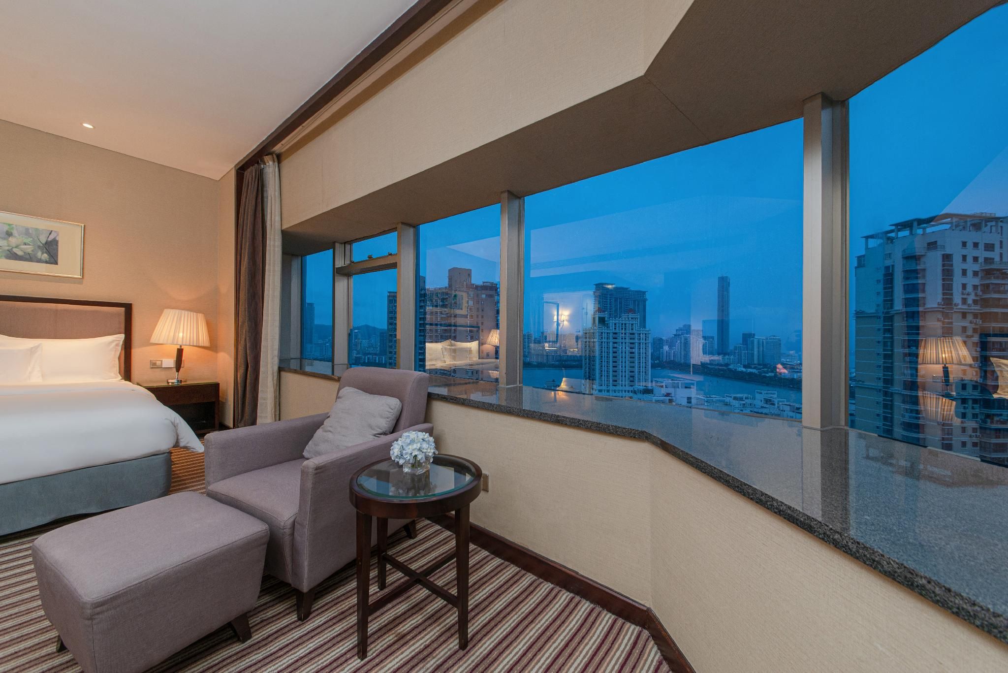 King Lake View Room